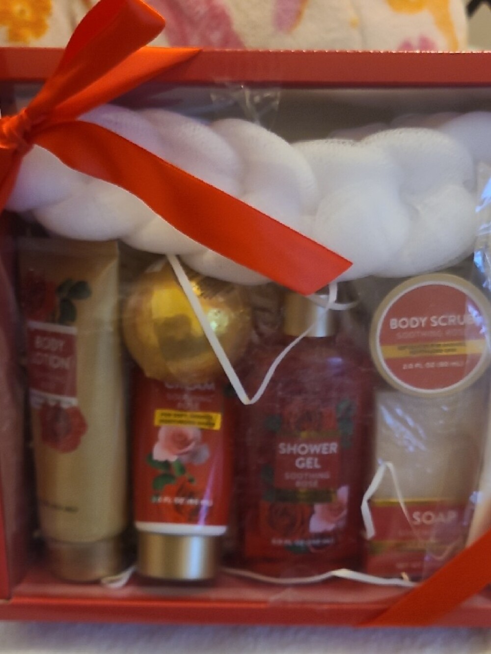 Soothing Rose Body Wash & Care Set - White and Gold - Picture 3 of 6